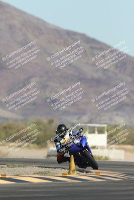 media/Oct-30-2025-Racers Edge (Thu) [[dabbdaf680]]/3-B Group/Session 2 (Turn 14)/